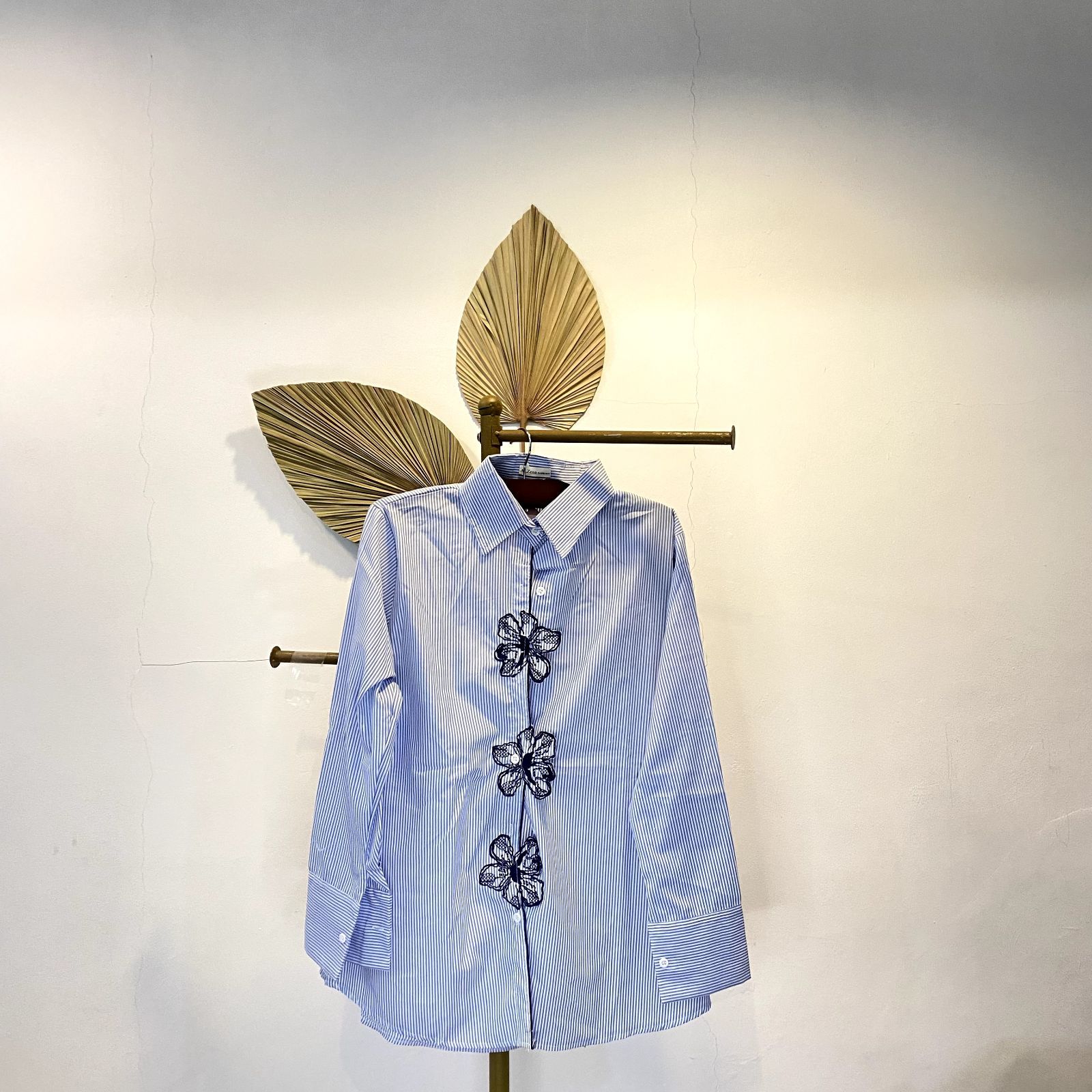 Kemeja flower button stripe